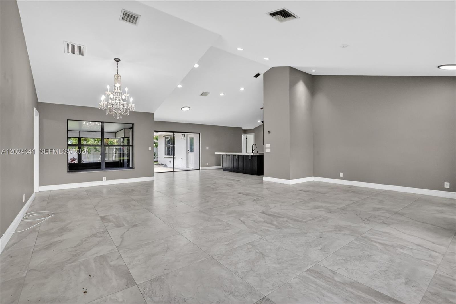 SUN VALLEY 2 - Residential Lease