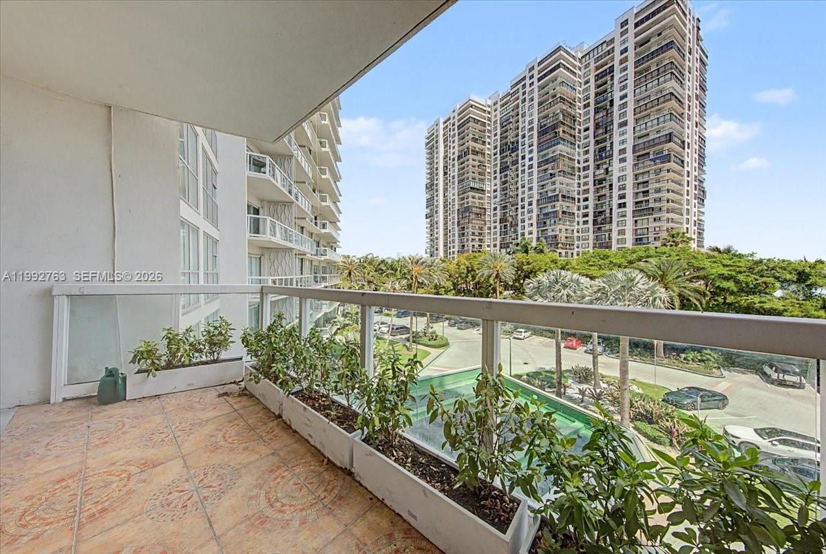 BRICKELL TOWNHOUSE CONDO - Residential