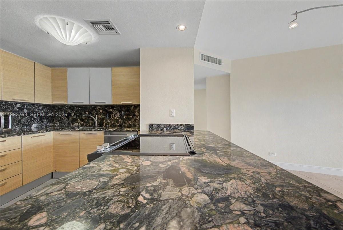 BRICKELL TOWNHOUSE CONDO - Residential