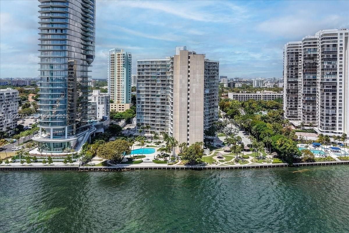 BRICKELL TOWNHOUSE CONDO - Residential