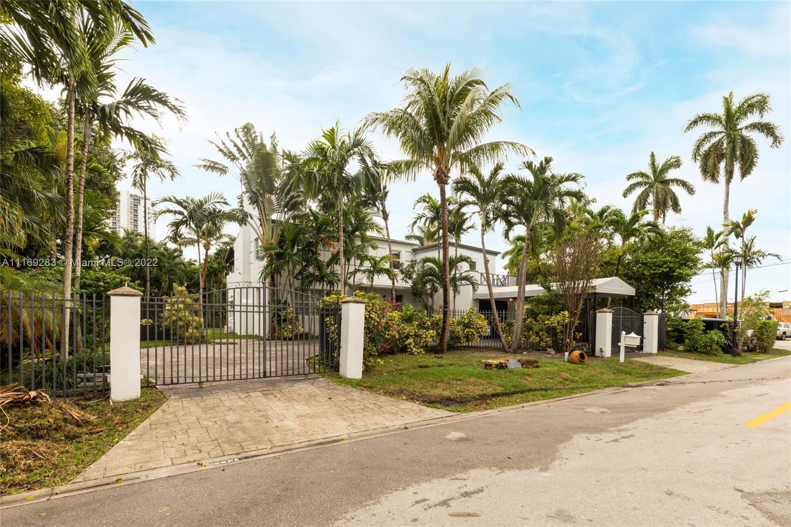 SUNSET ISLANDS - ISLAND N - Residential