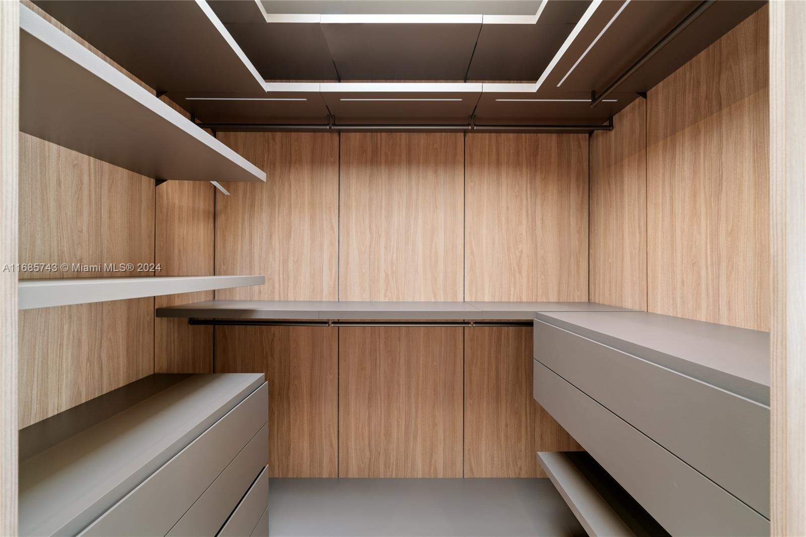 HARDING GROVE OAK - Residential