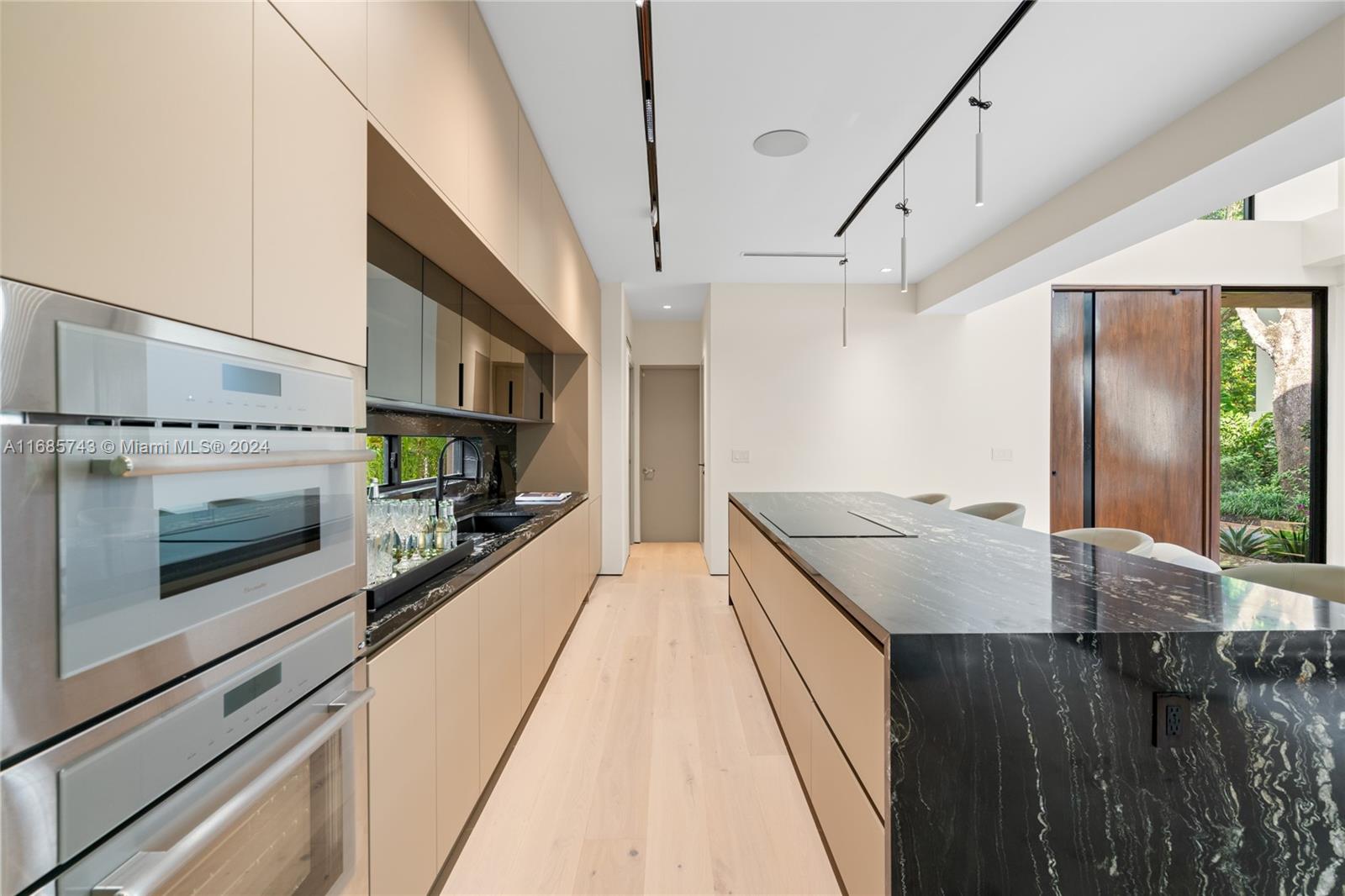 HARDING GROVE OAK - Residential