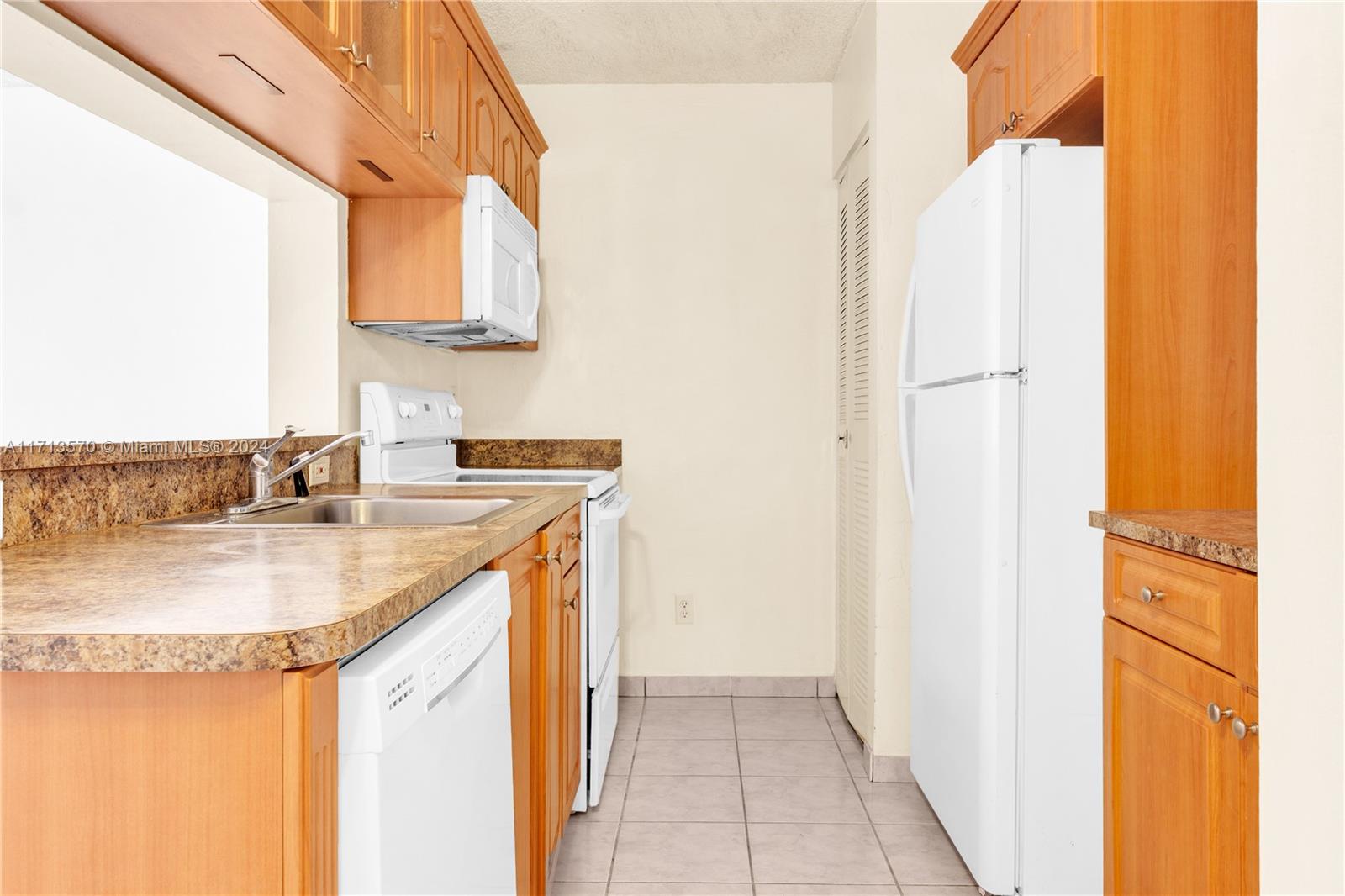 PEMBROKE LAKES SECTION EI - Residential
