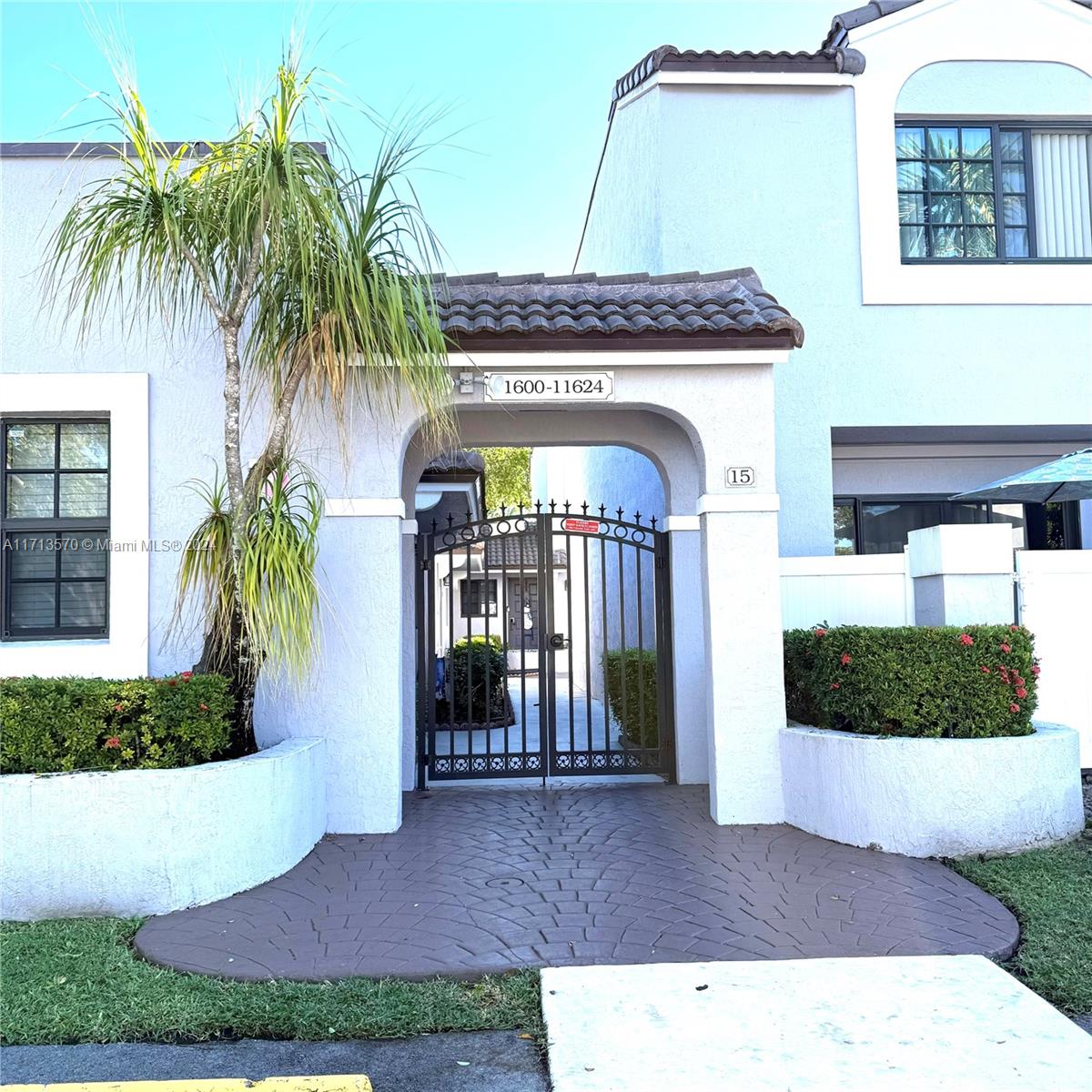 PEMBROKE LAKES SECTION EI - Residential
