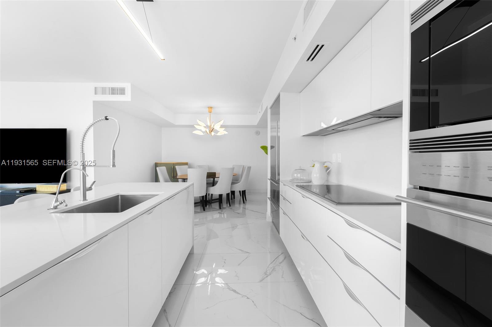 9521 E Bay Harbor Dr 802