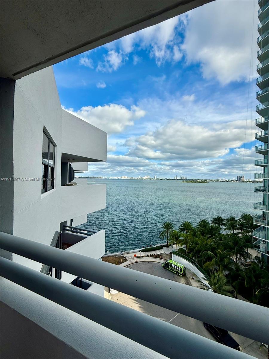 BAYVIEW TOWER CONDO - Residential Lease