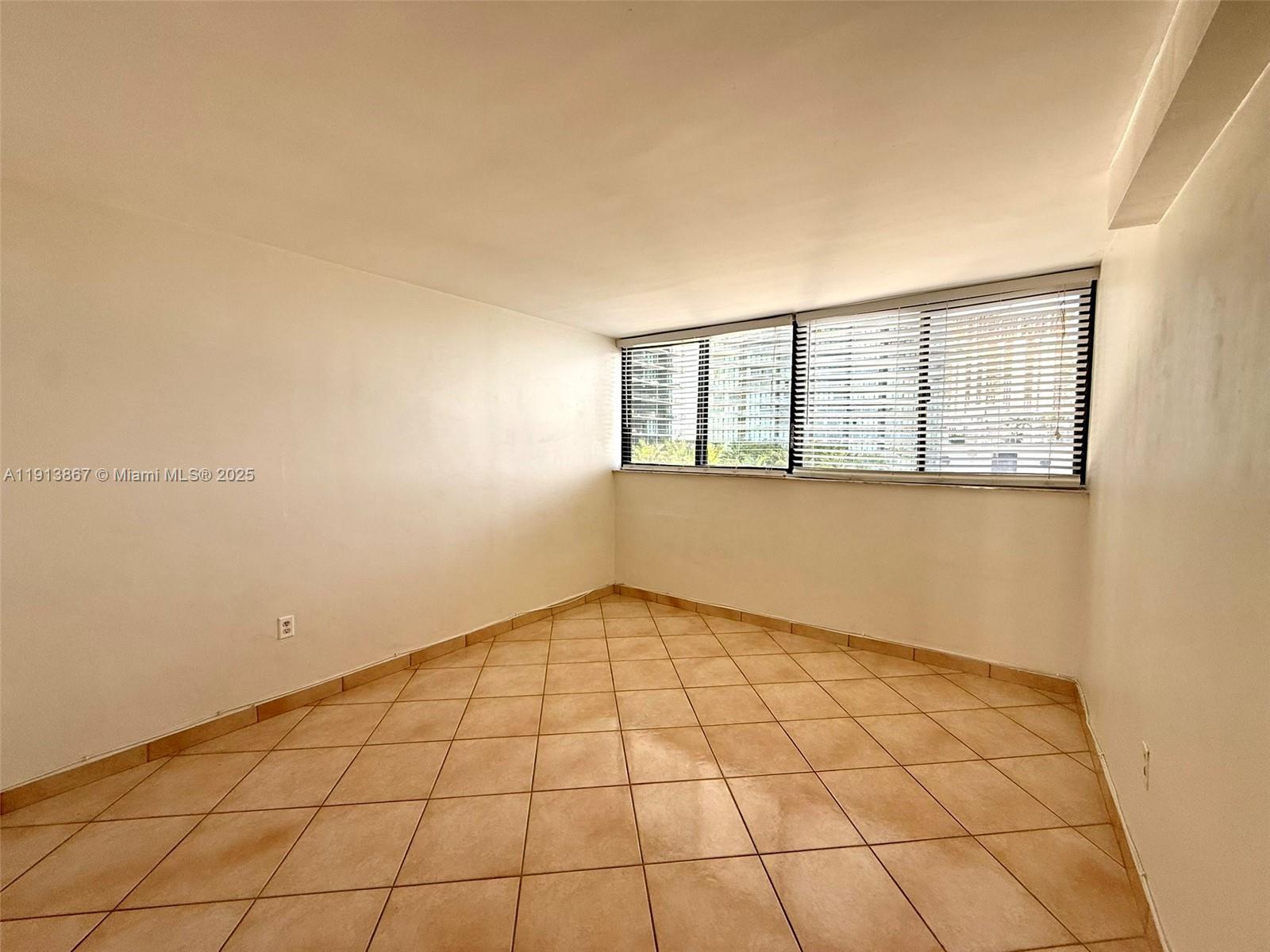 BAYVIEW TOWER CONDO - Residential Lease