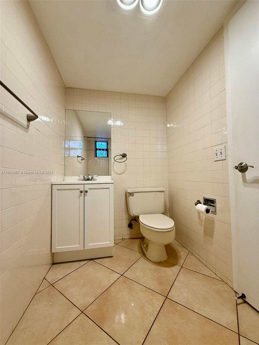 BAYVIEW TOWER CONDO - Residential Lease