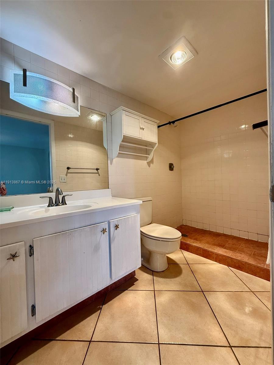 BAYVIEW TOWER CONDO - Residential Lease