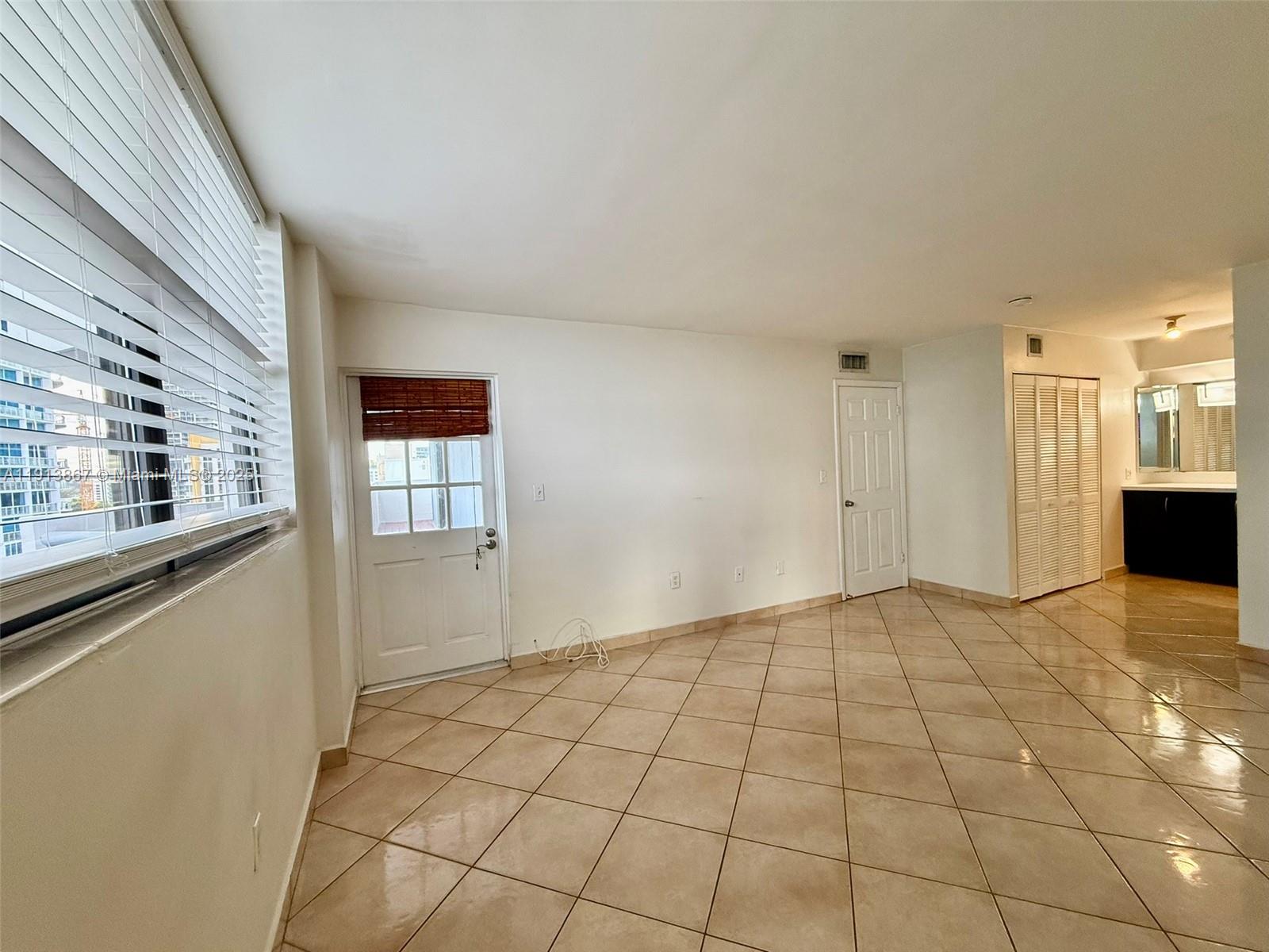 BAYVIEW TOWER CONDO - Residential Lease