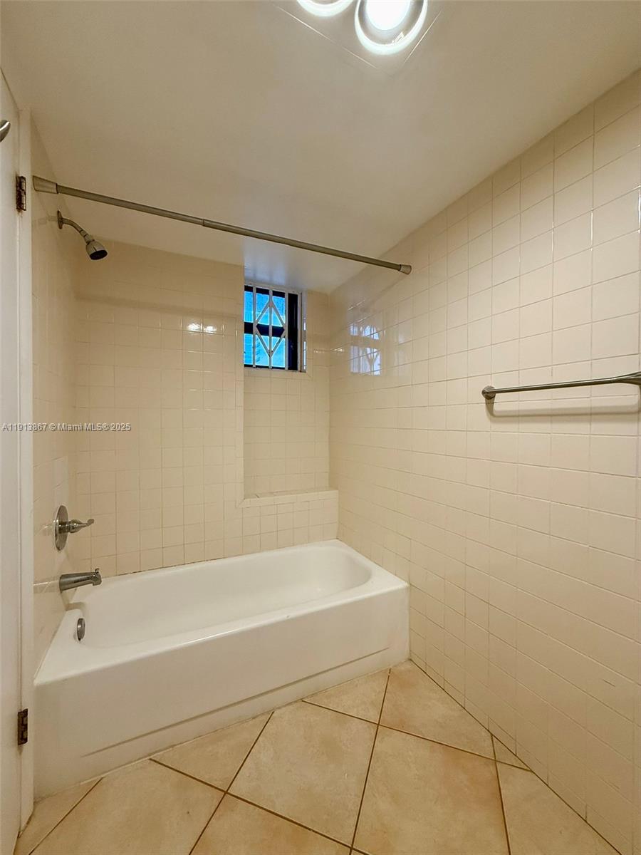 BAYVIEW TOWER CONDO - Residential Lease