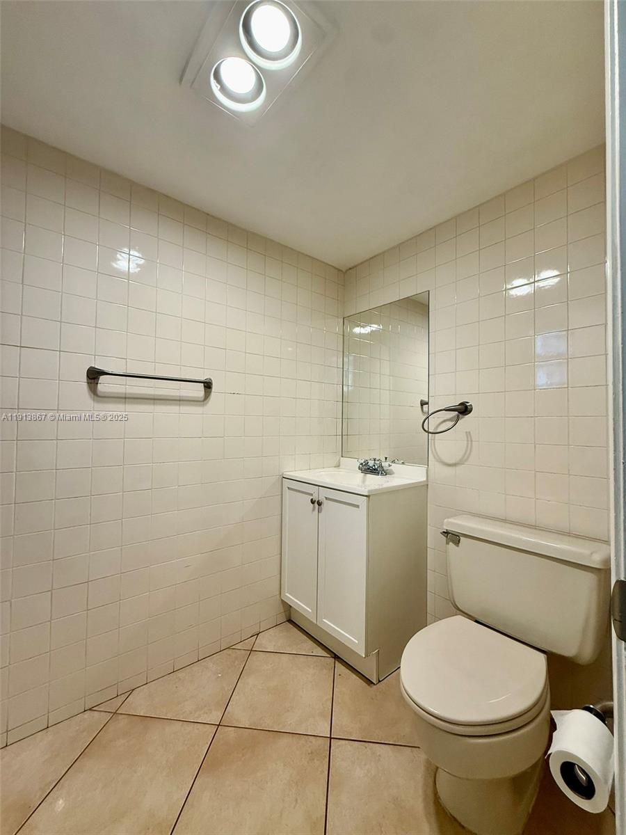 BAYVIEW TOWER CONDO - Residential Lease