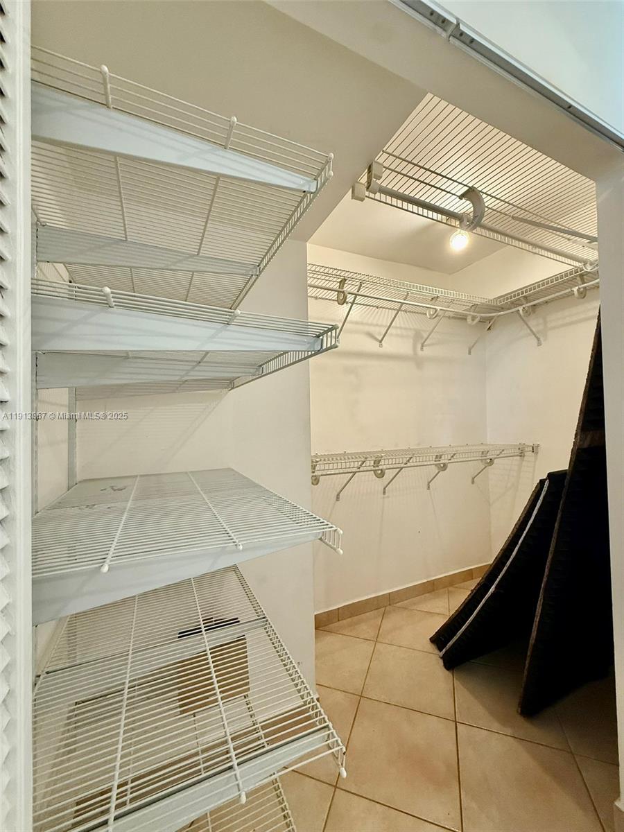 BAYVIEW TOWER CONDO - Residential Lease