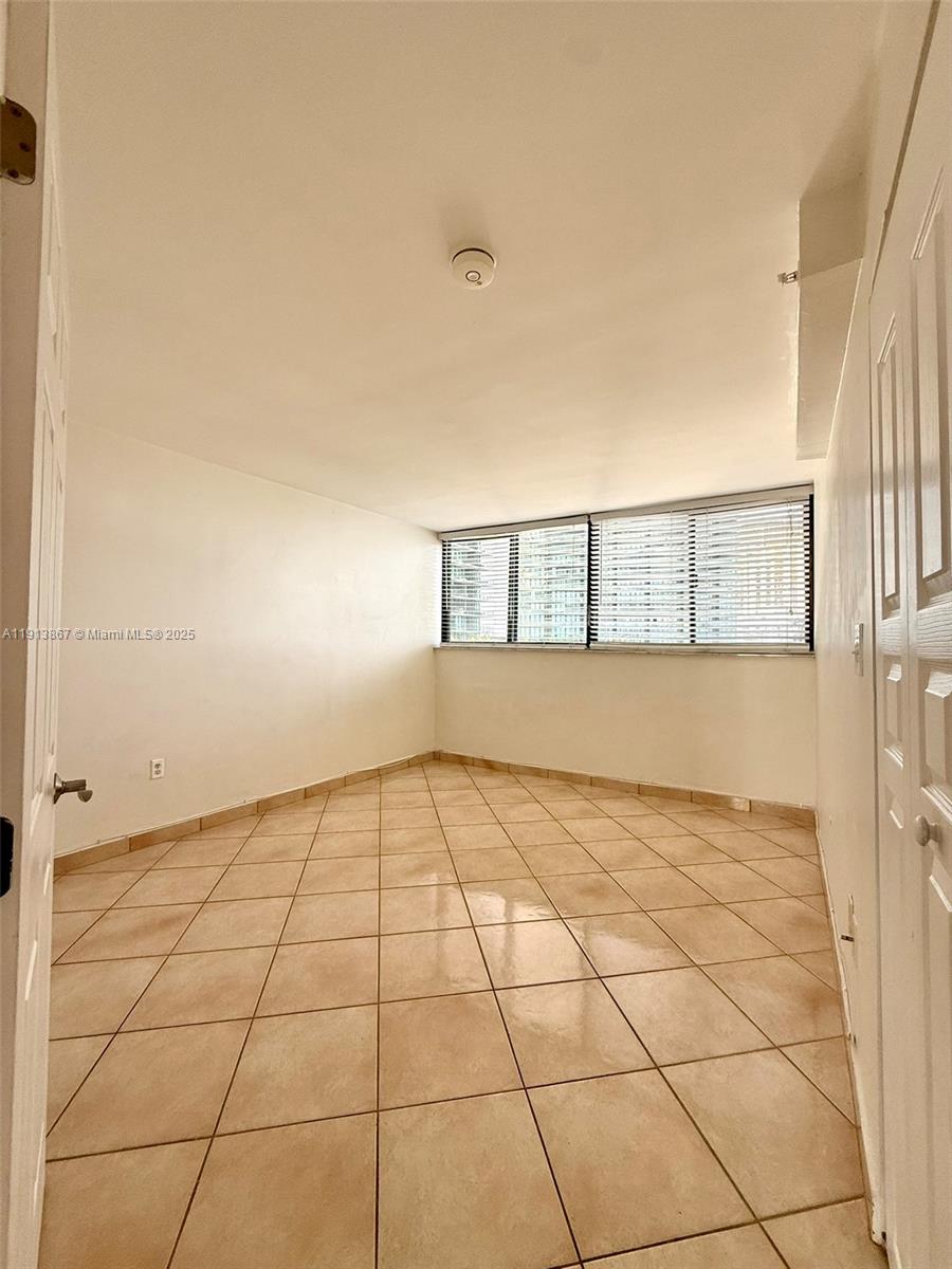 BAYVIEW TOWER CONDO - Residential Lease