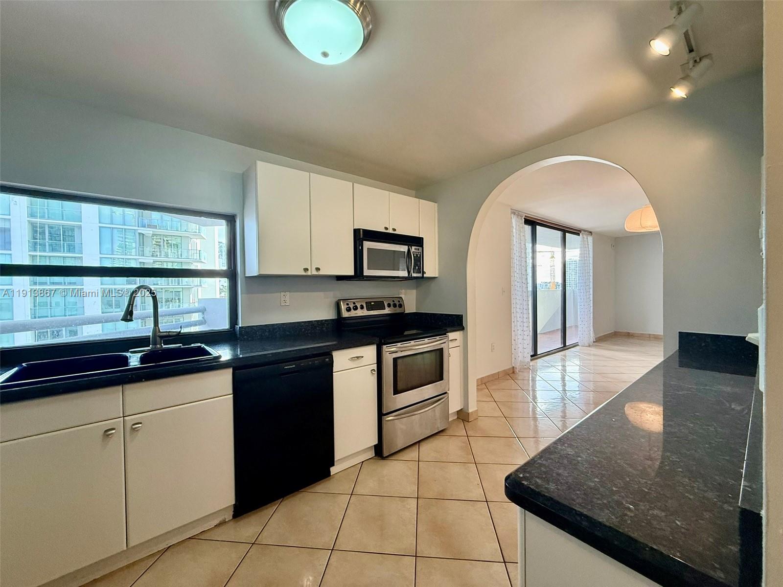 BAYVIEW TOWER CONDO - Residential Lease