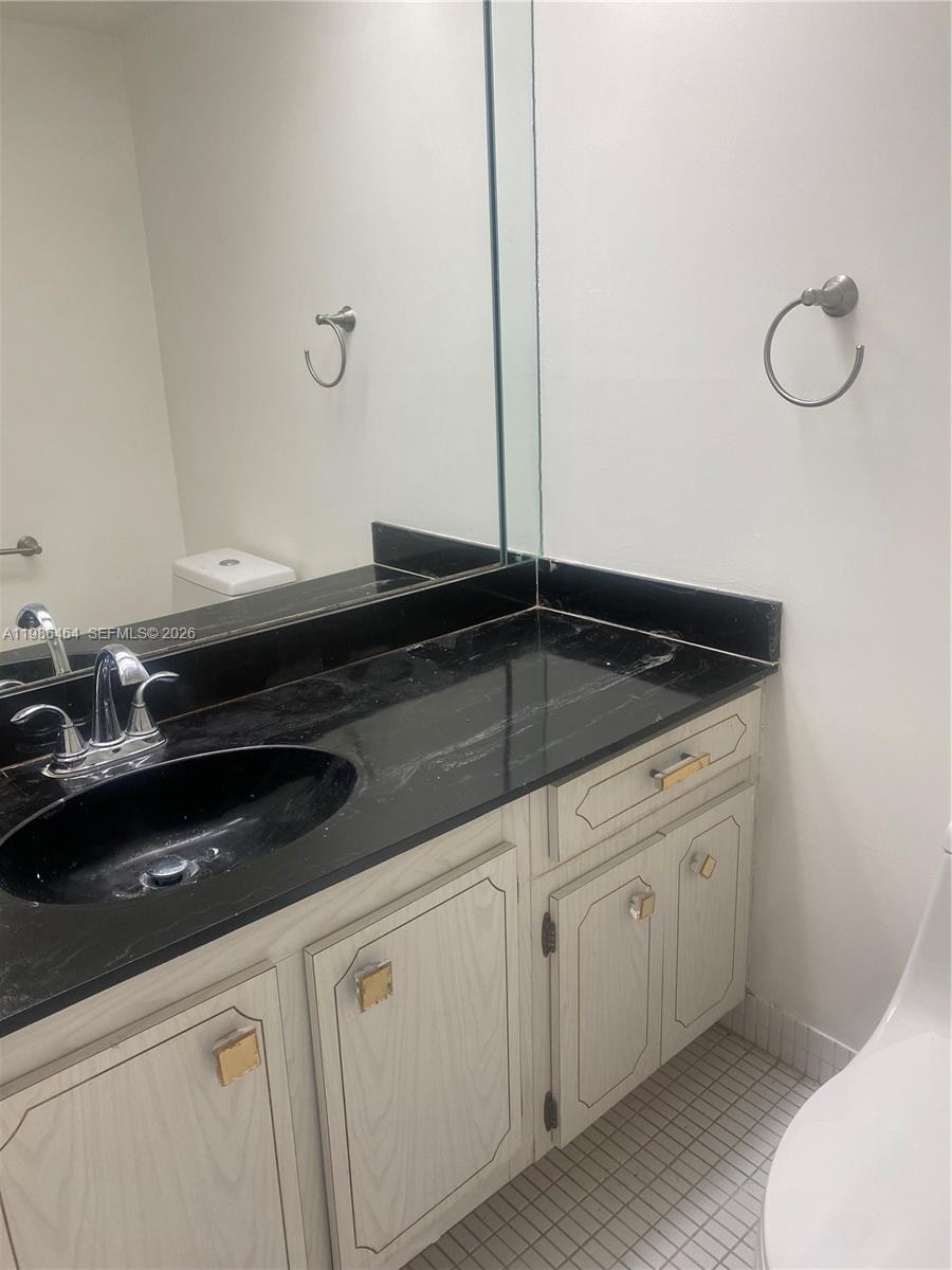 WINSTON TOWER 300 CONDO - Residential Lease