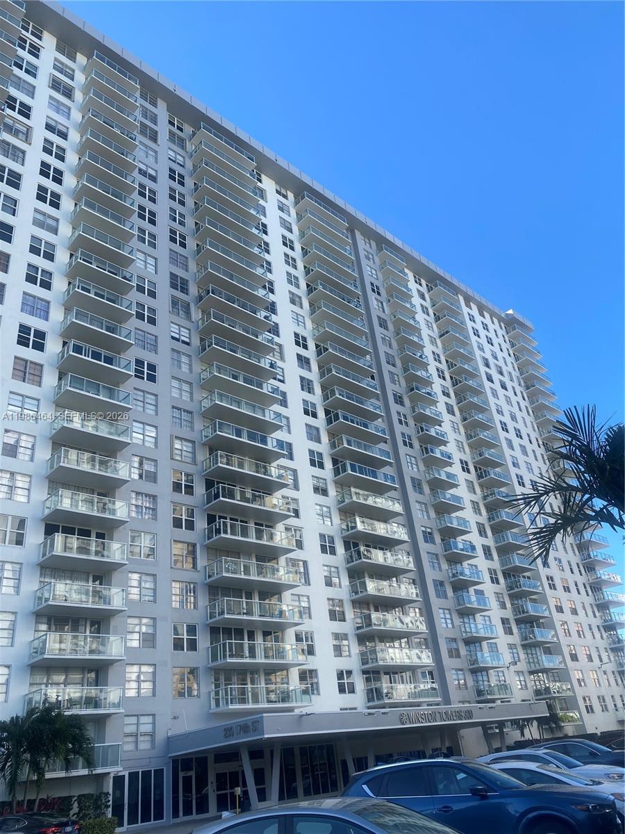 WINSTON TOWER 300 CONDO - Residential Lease