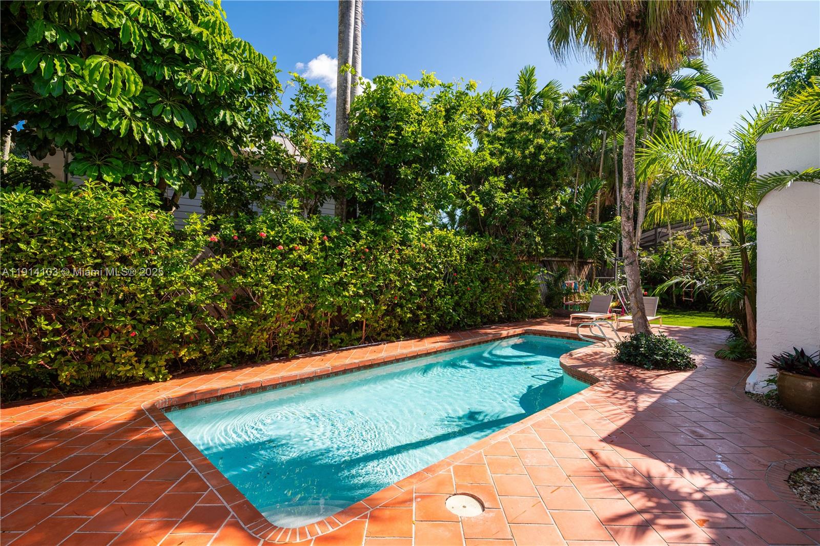 FOUR-WAY LODGE ESTATES - Residential