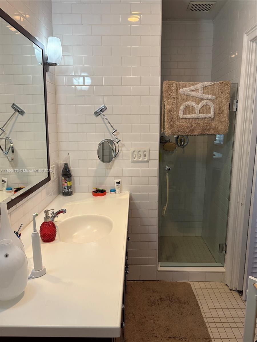 CORAL ESTATES - Residential Lease