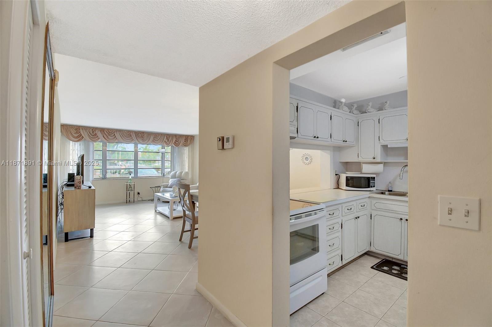 SECOND GULFSTREAM GARDEN - Residential Lease