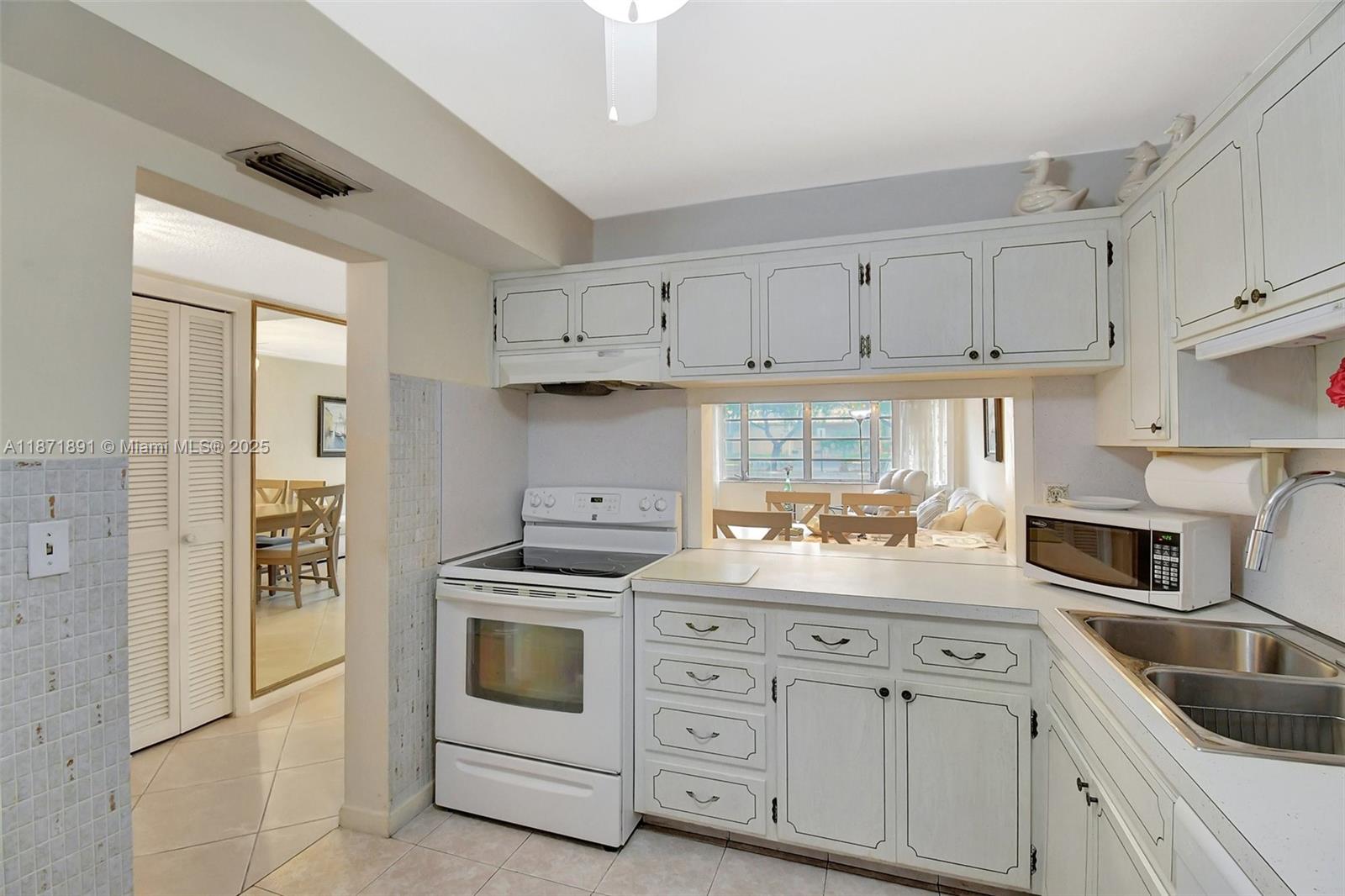 SECOND GULFSTREAM GARDEN - Residential Lease