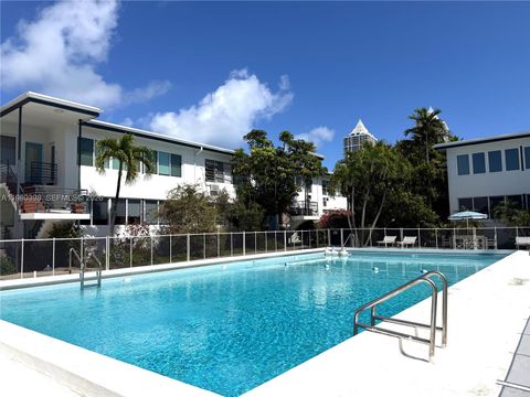 4710 Pine Tree Dr 32 Miami Beach FL 33140