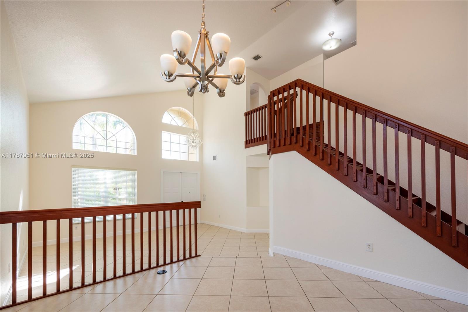 5458 SW 195th Ter