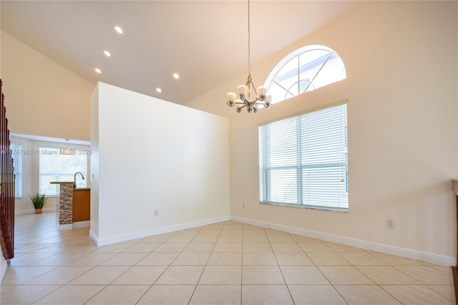 5458 SW 195th Ter