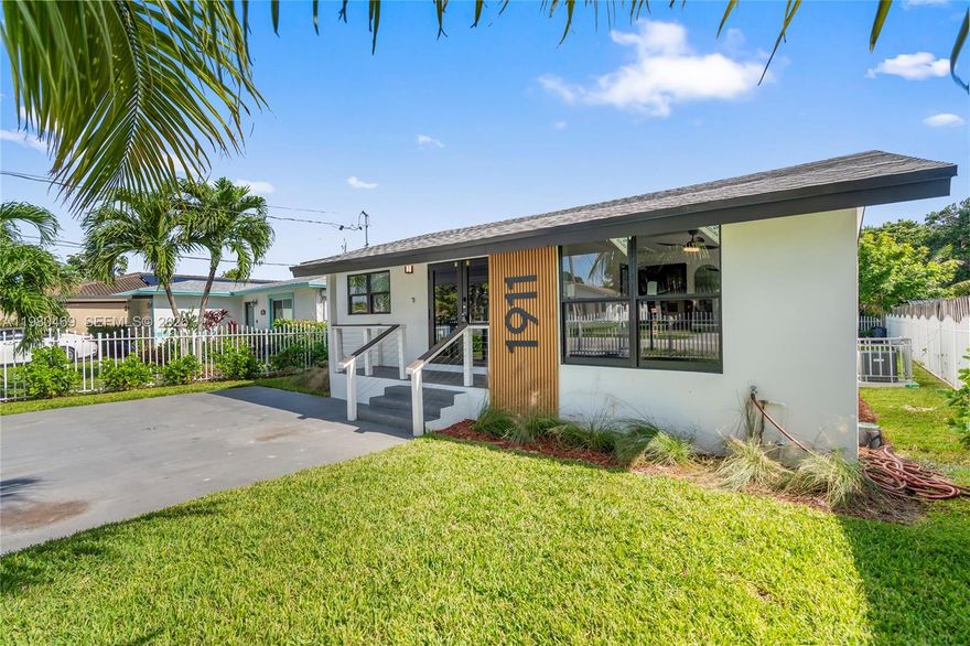 Beautiful 3-bedroom, 2-bath home offering a comfortable layout and move-in ready condition. The property comes equipped with kitchen appliances and is offered unfurnished. Conveniently located near major roads, shopping, and everyday amenities.
Lease with Option to Purchase opportunity (Rent-to-Own). Option to Purchase participation is separate from the monthly rent.
Pet-friendly. Easy to show. Application requires 3 months of bank statements.