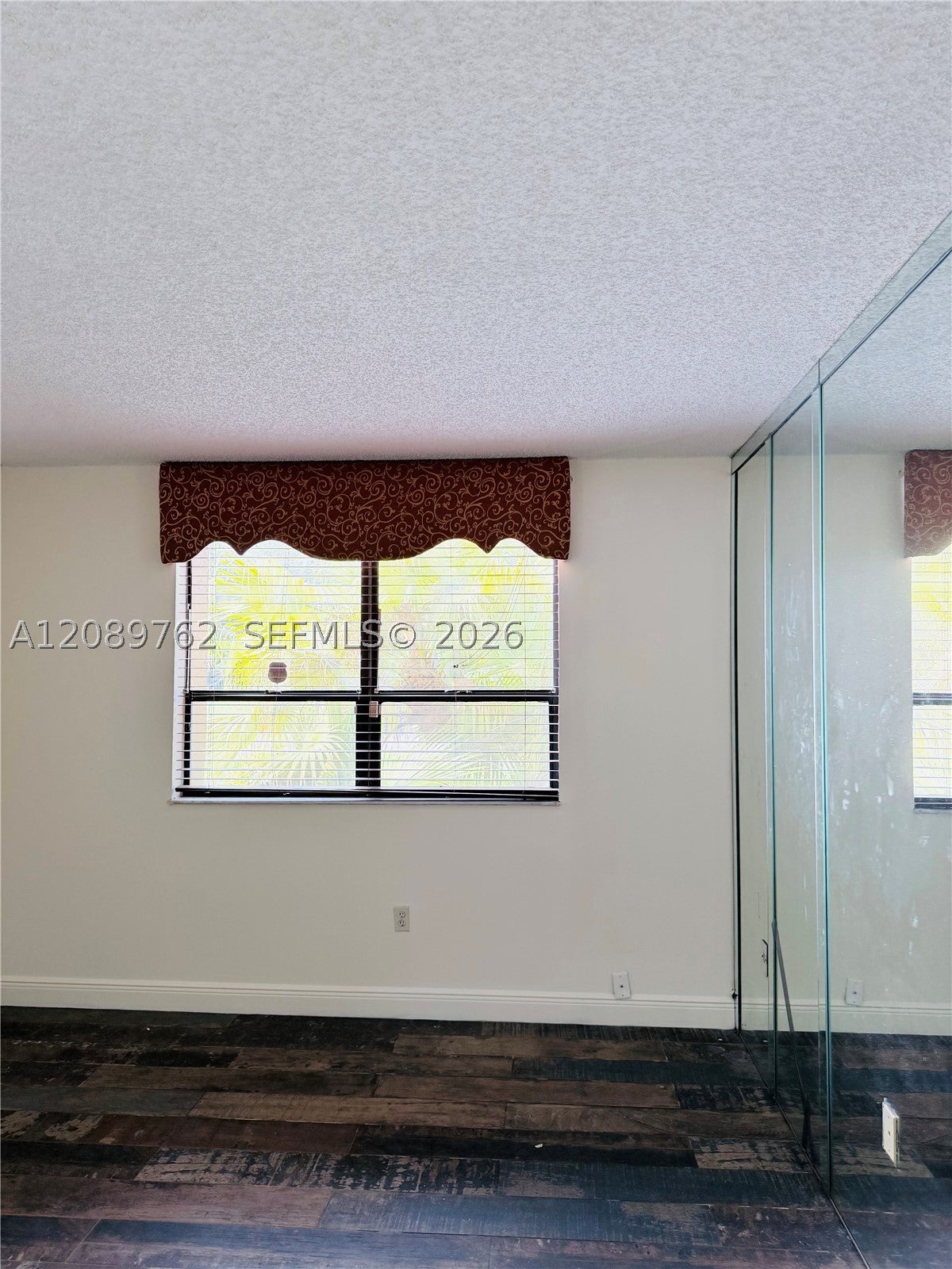 800 NE 199th St 101D