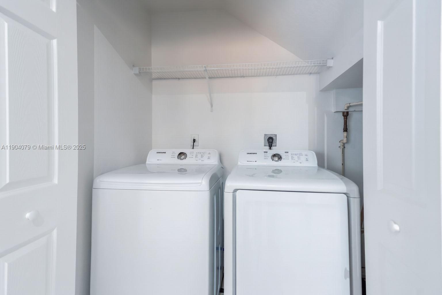 LAKES BY THE BAY JAY - Residential