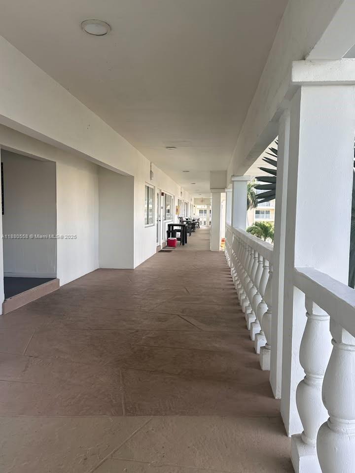 WATERSIDE ON THE INTRACOA - Residential