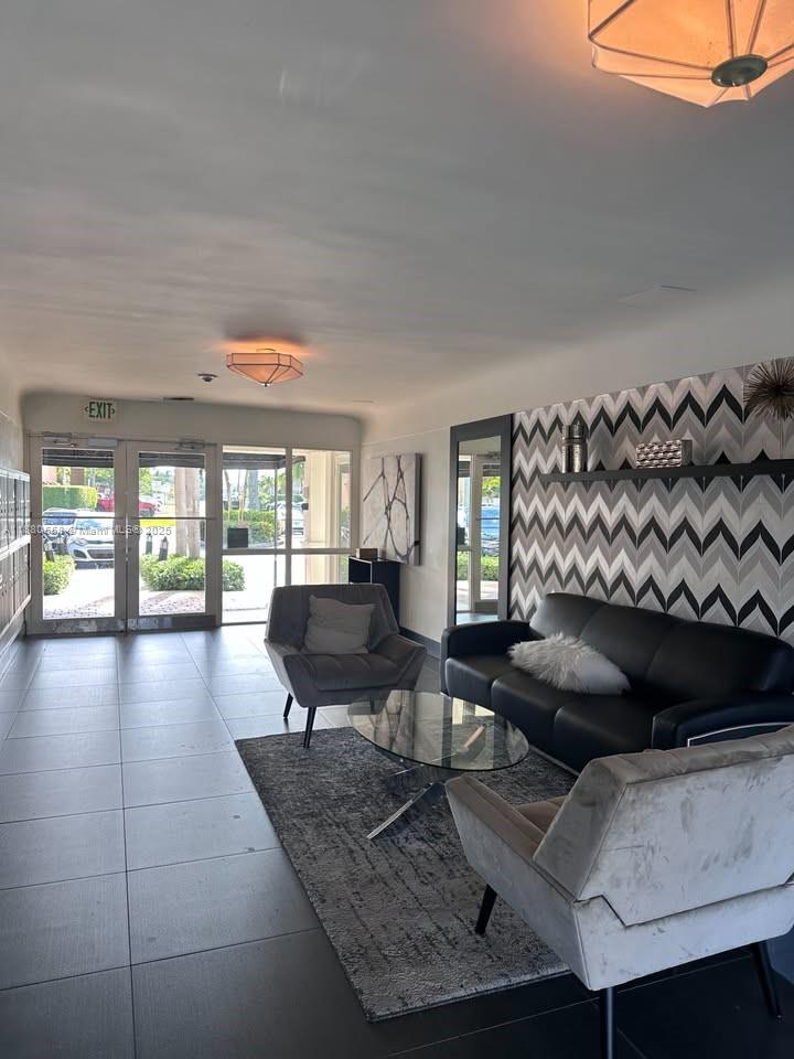 WATERSIDE ON THE INTRACOA - Residential