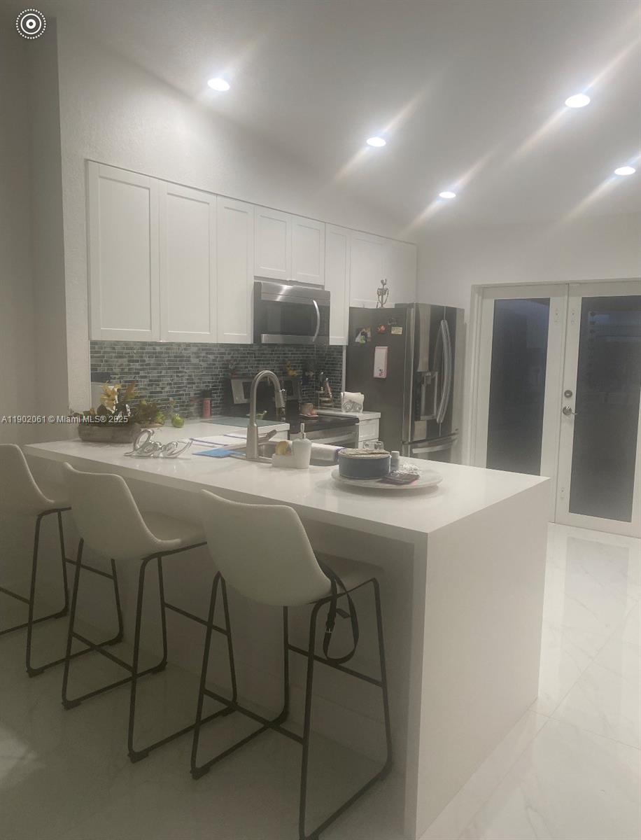 7539 NW 173rd Ter, Hialeah, FL, 33015/$530,000 1 7539 NW 173rd Ter