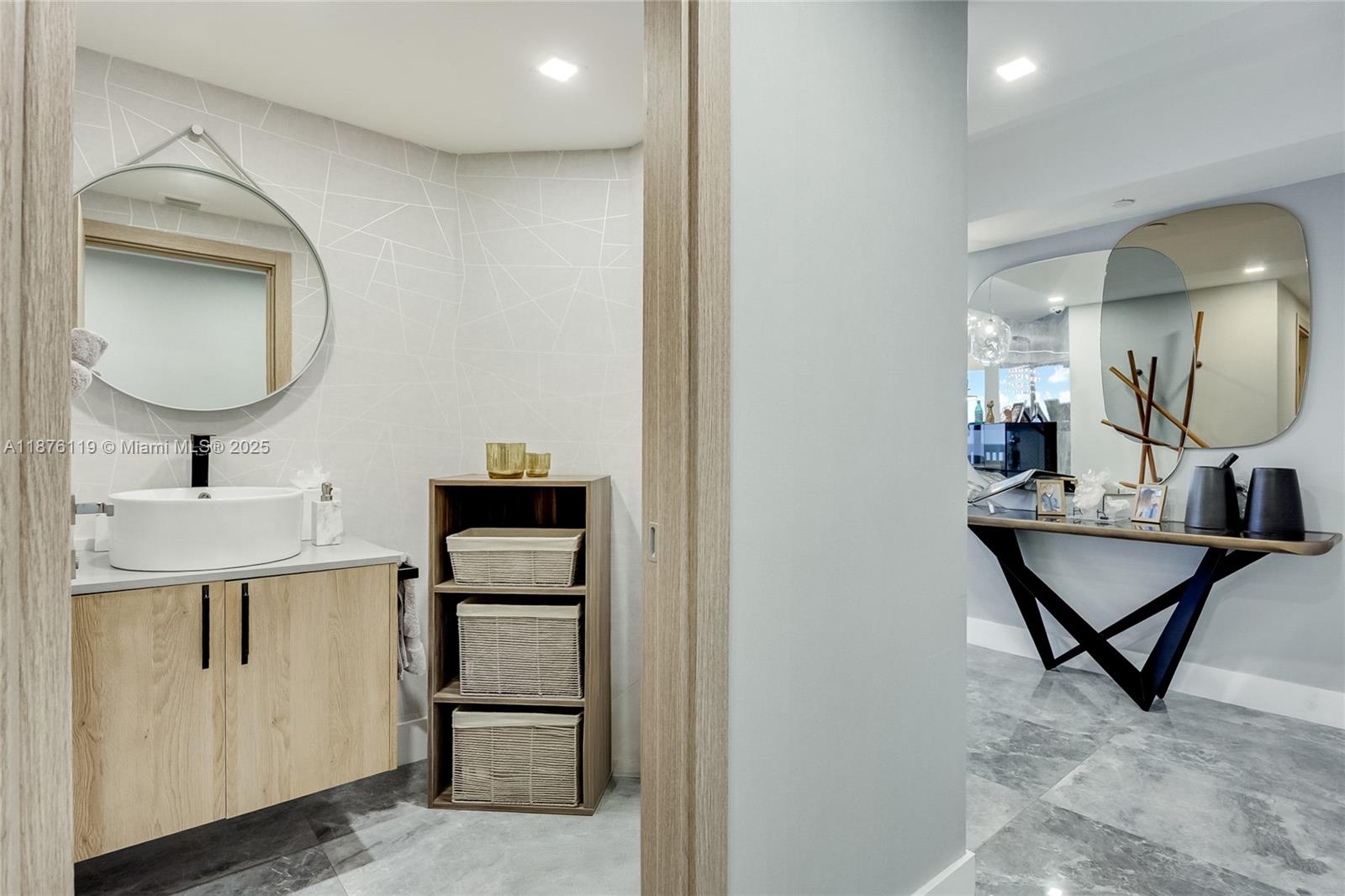 2000 ISL BLVD WILLIAMS IS - Residential