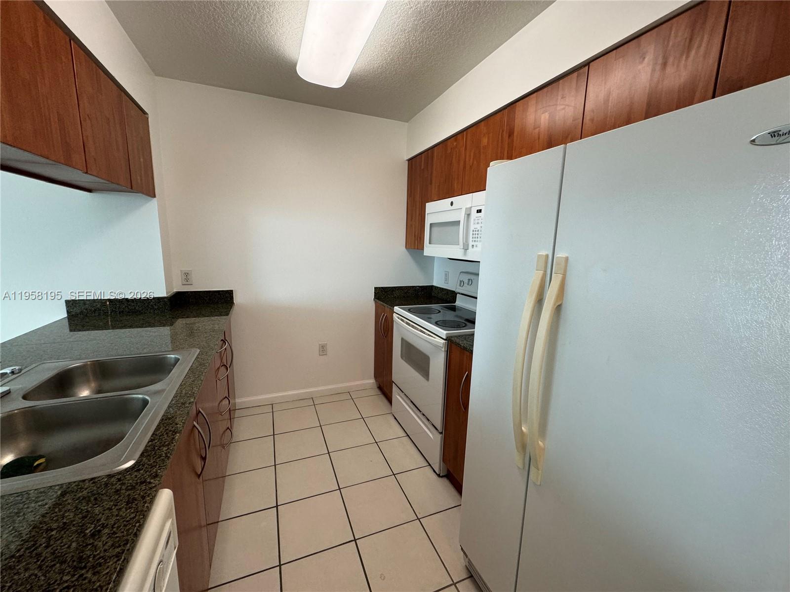 1200 BRICKELL BAY DR 3405