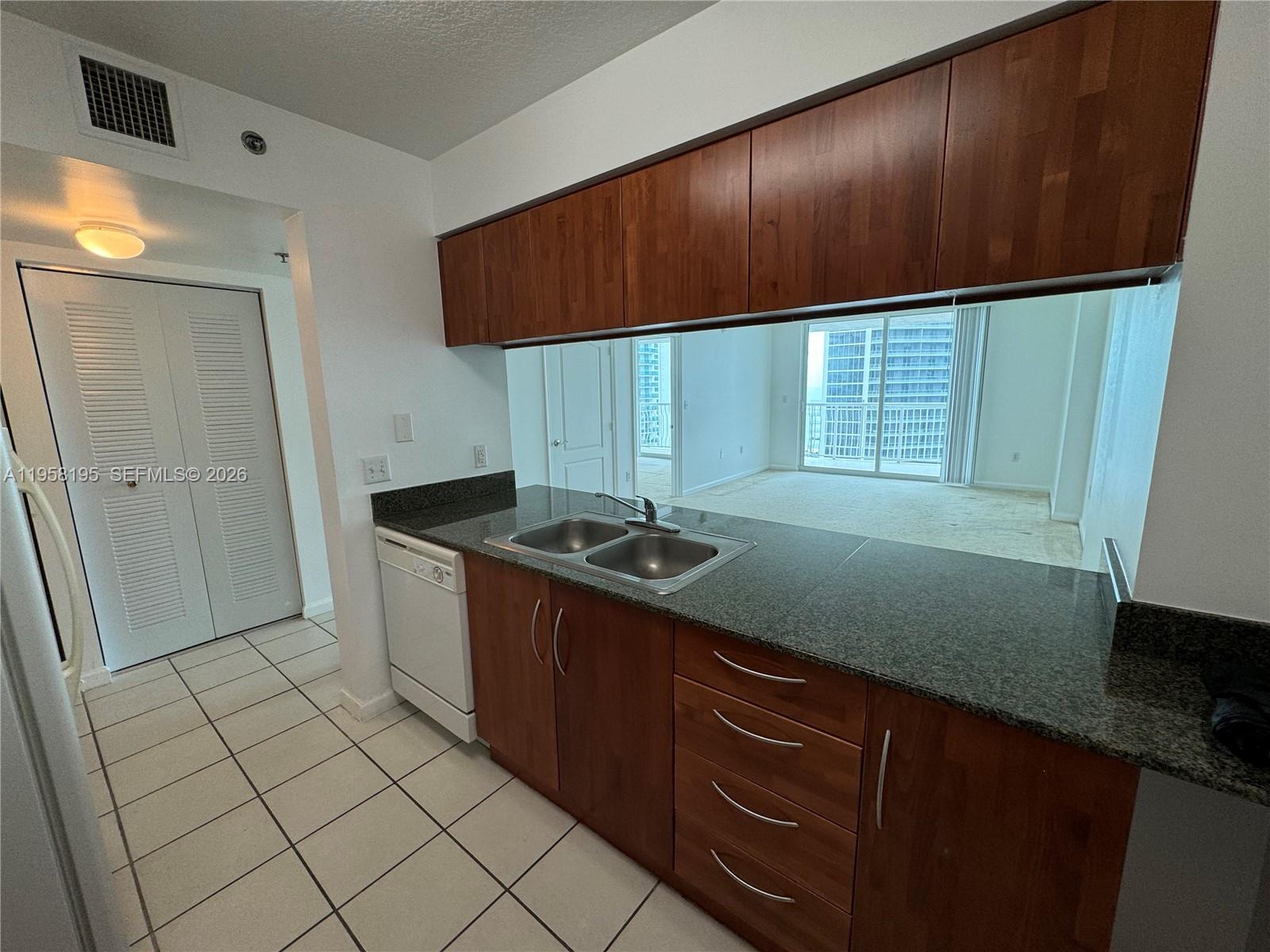 1200 BRICKELL BAY DR 3405