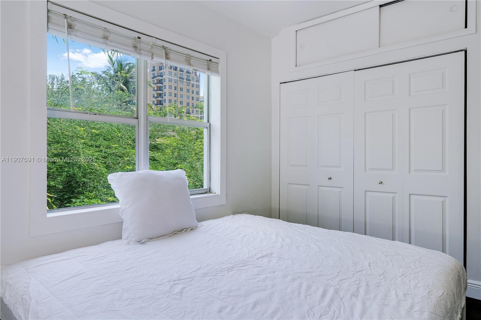 MENORES CONDO - Residential