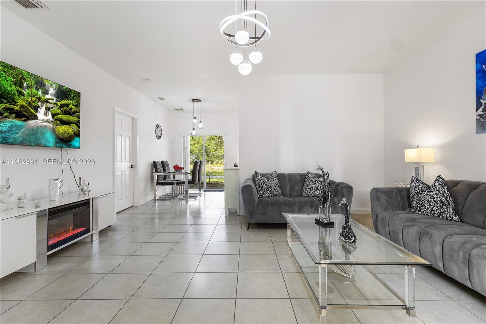 CARIBBEAN ISLES VILLAS CO - Residential