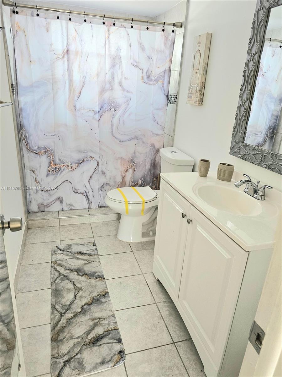 SUNRISE LAKES 156 CONDO - Residential