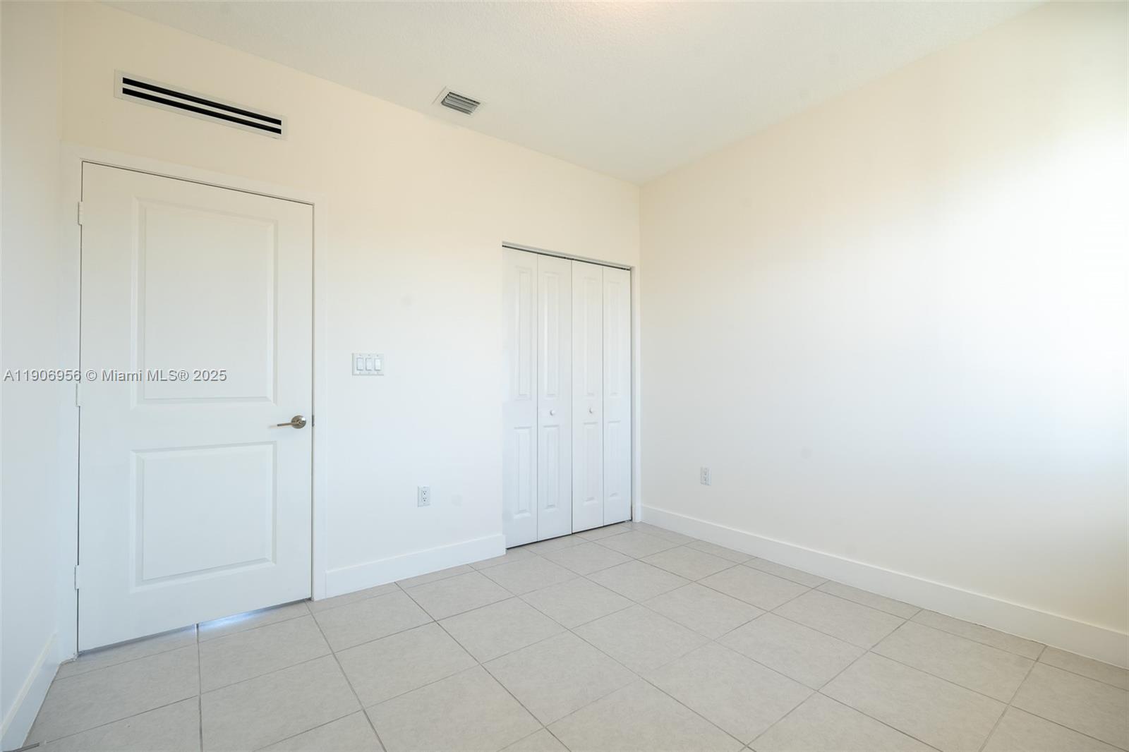 DOWNTOWN DORAL SOUTH PHAS - Residential Lease