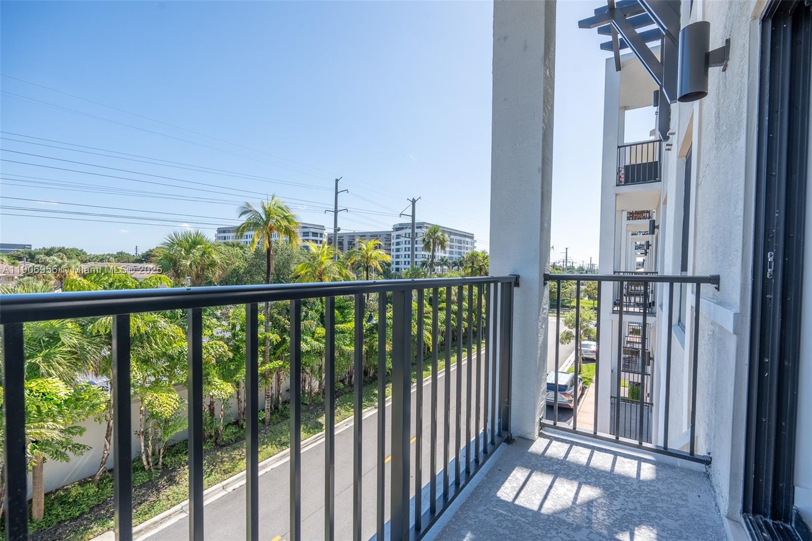 DOWNTOWN DORAL SOUTH PHAS - Residential Lease