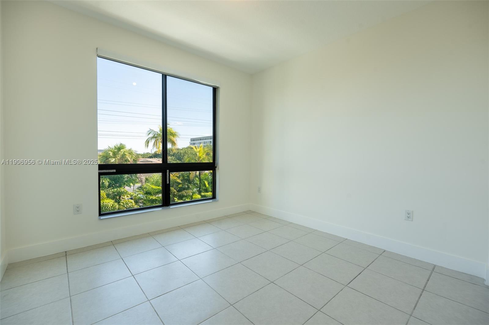 DOWNTOWN DORAL SOUTH PHAS - Residential Lease