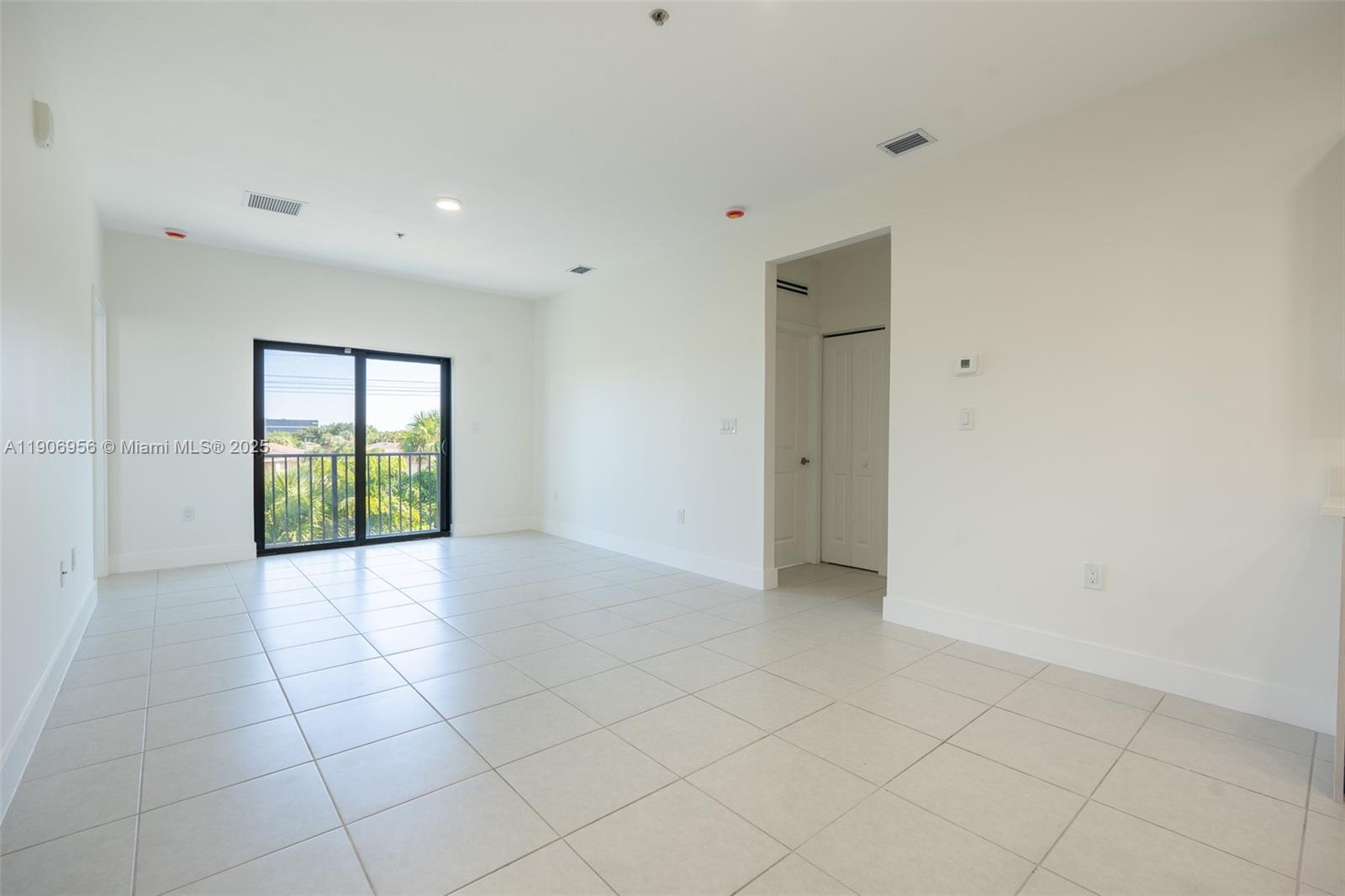 DOWNTOWN DORAL SOUTH PHAS - Residential Lease