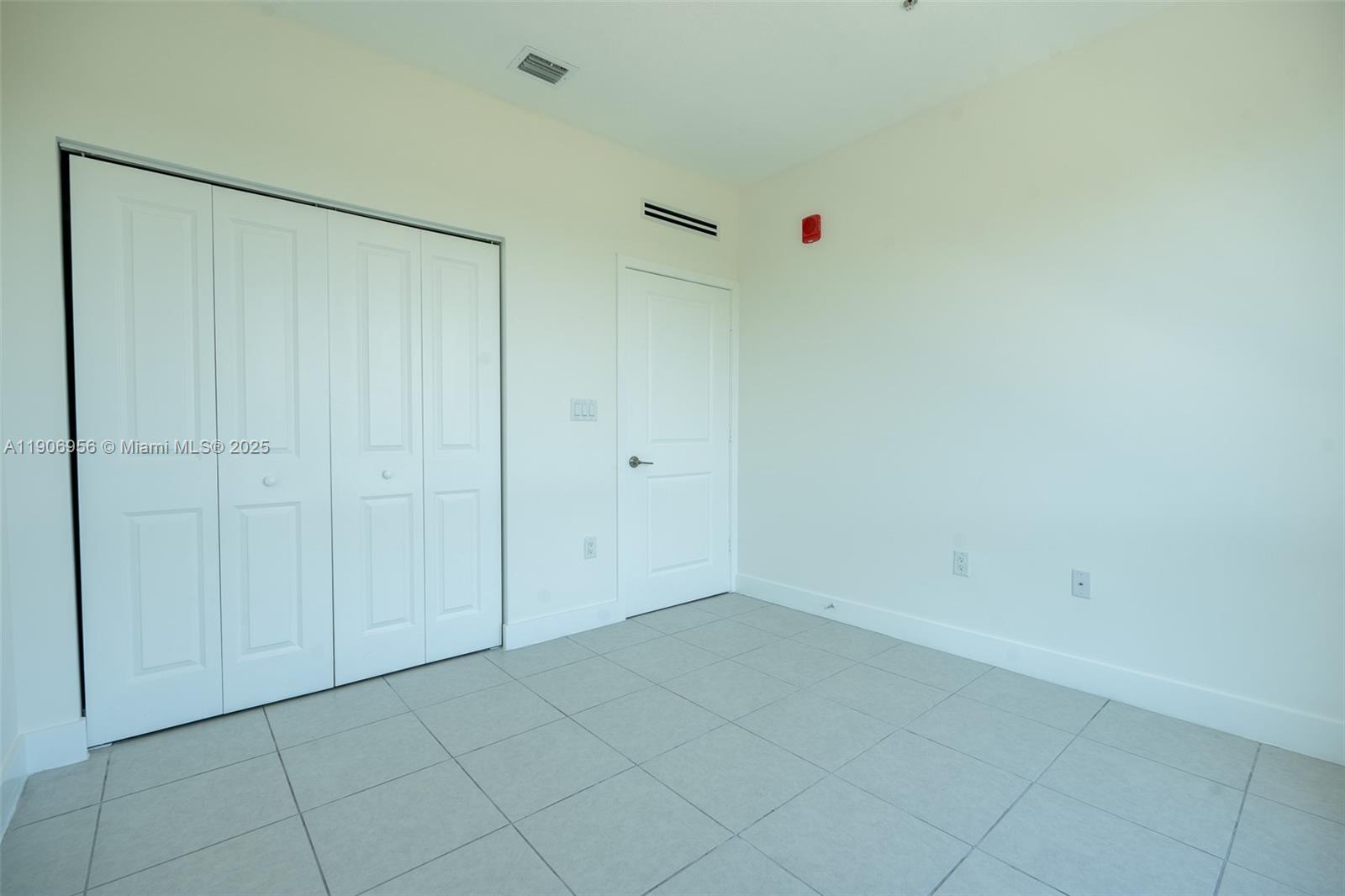 DOWNTOWN DORAL SOUTH PHAS - Residential Lease