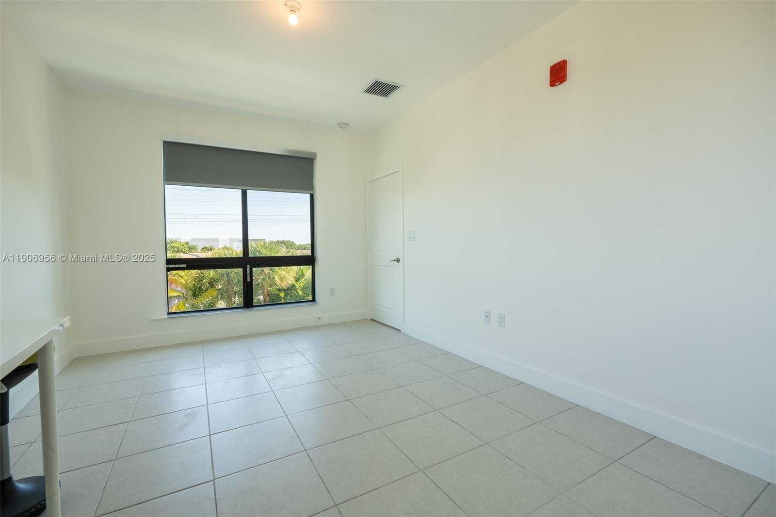 DOWNTOWN DORAL SOUTH PHAS - Residential Lease