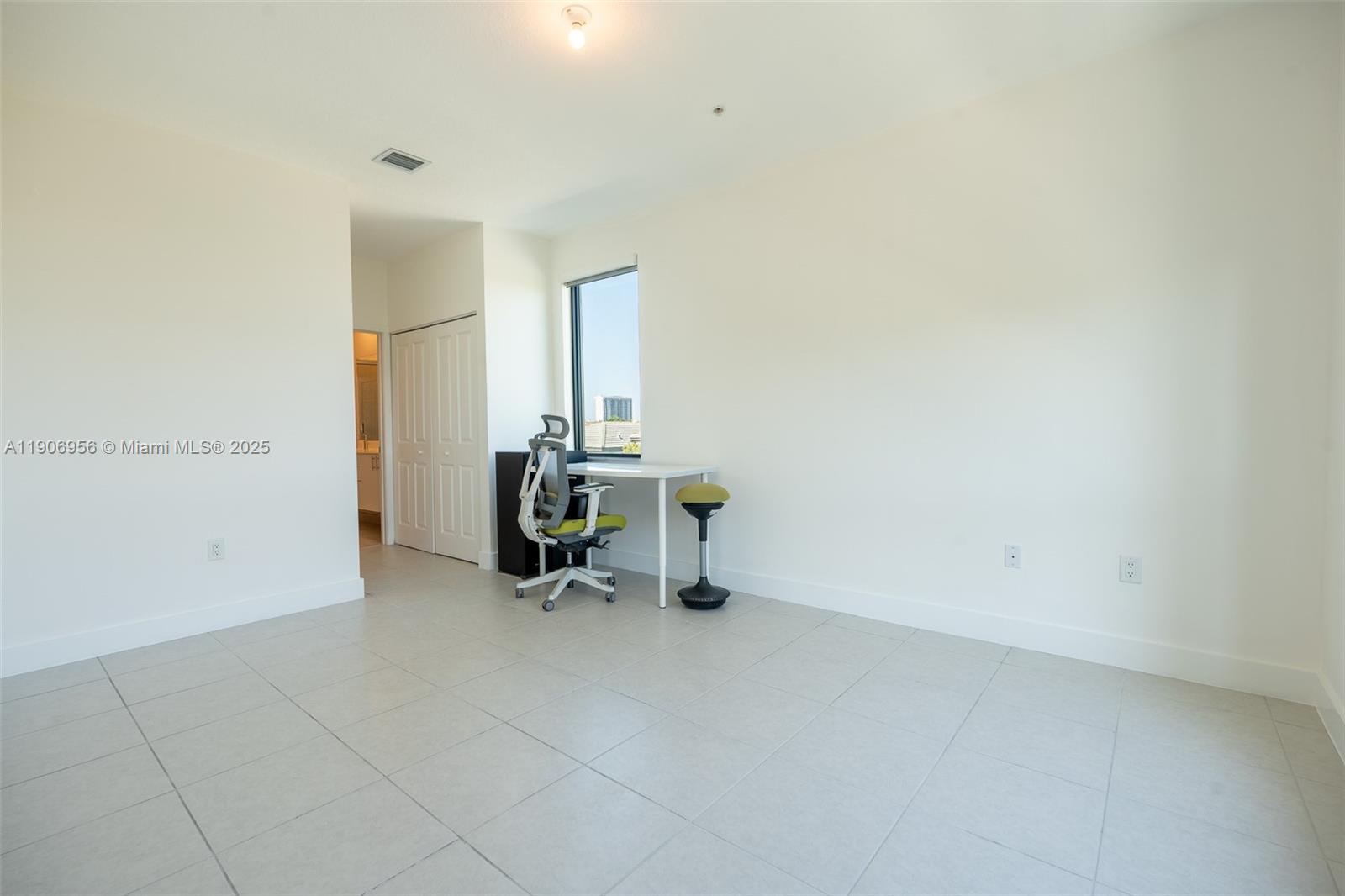 DOWNTOWN DORAL SOUTH PHAS - Residential Lease