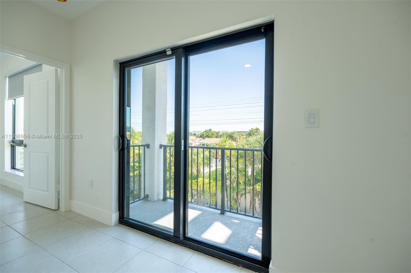 DOWNTOWN DORAL SOUTH PHAS - Residential Lease