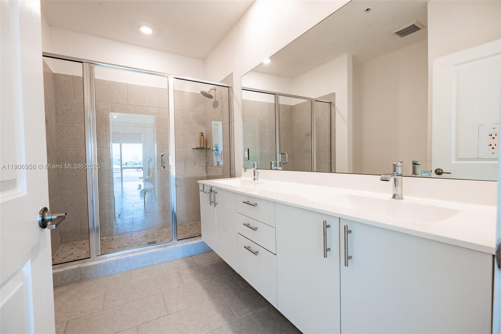 DOWNTOWN DORAL SOUTH PHAS - Residential Lease